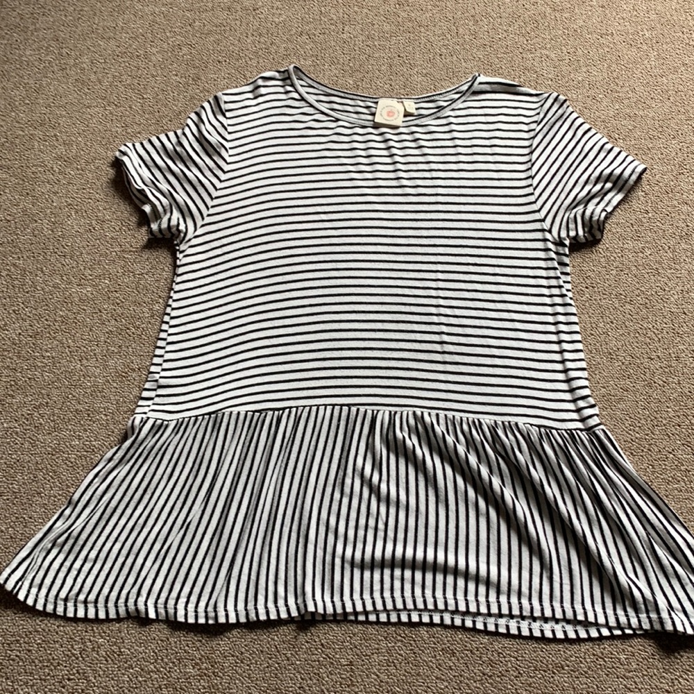 Live in the moment size small top